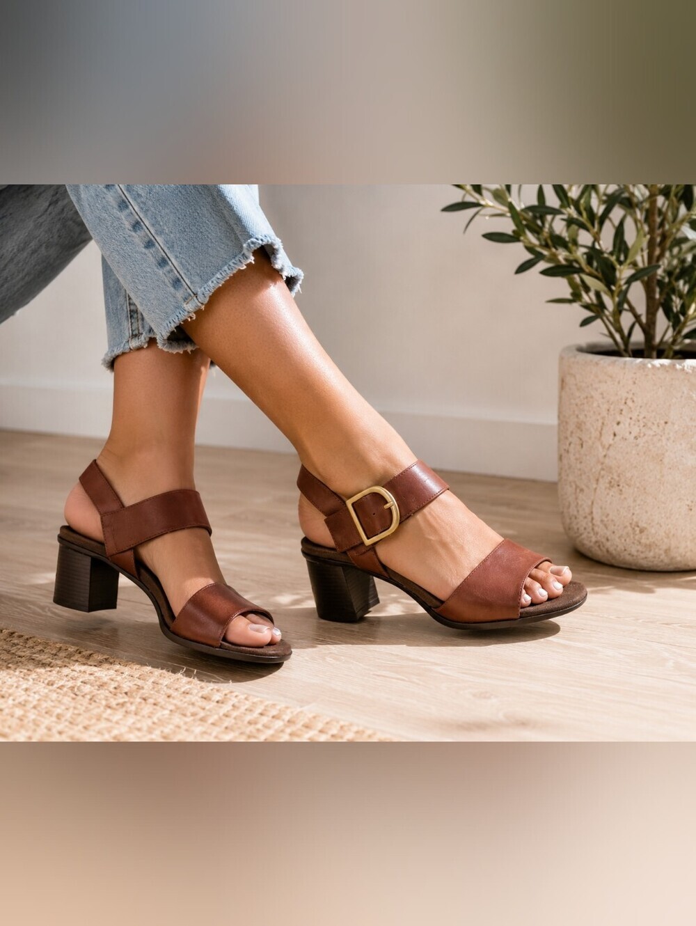 Munro Neeta Block Heel Brown Sandals Size 8